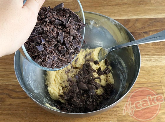 Cookie au chocolat - Ajouter les pépites de chocolat