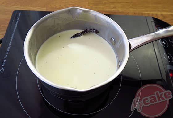 Ganache Vanille - Faire infuser la vanille dans la crème