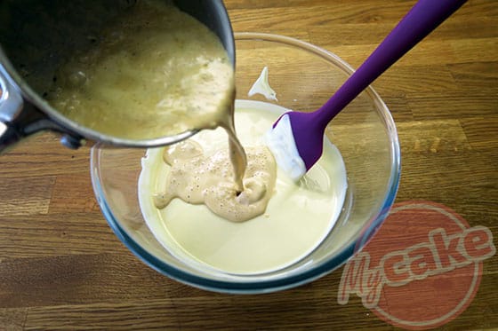 Ganache Vanille - Emulsionner un premier tiers de crème