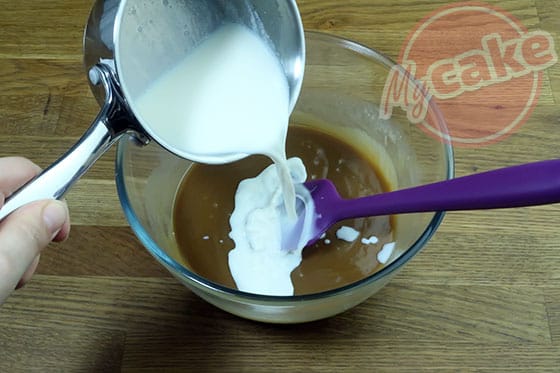Namelaka - Ajouter le 2ème tiers de lait collé