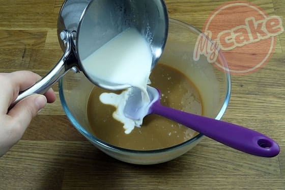 Namelaka - Ajouter le dernier tiers de lait collé