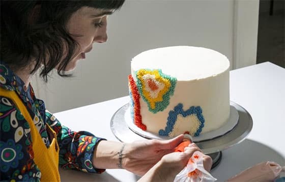 Alana Jones-Mann faisant un Shag Cake